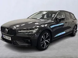 Grå Begagnad 2024 Volvo V60 Plus Kombi | 389 000 kr (Marknadspris)