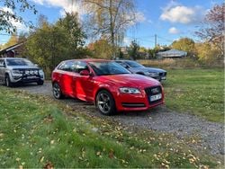Röd Begagnad 2011 Audi A3 Sportback Attraction Halvkombi | 61 000 kr (Bra pris)