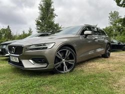 Grå Begagnad 2019 Volvo V60 Inscription Kombi | 282 000 kr (Marknadspris)