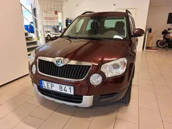 Mörkröd Begagnad 2010 Skoda Yeti Experience SUV | 79 500 kr