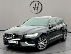 Svart Begagnad 2021 Volvo V60 SE Kombi | 285 000 kr (Marknadspris)