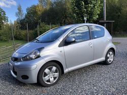 Silver Begagnad 2009 Toyota Aygo Halvkombi | 36 000 kr (Marknadspris)