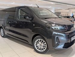 Grå Ny 2025 Peugeot Traveller Active Minibuss | 499 900 kr