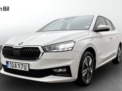 Vit Begagnad 2023 Skoda Fabia Style Halvkombi | 216 900 kr (Marknadspris)