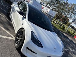 Vit Begagnad 2021 Tesla Model 3 Standard Range Plus Sedan | 259 900 kr (Bra pris)