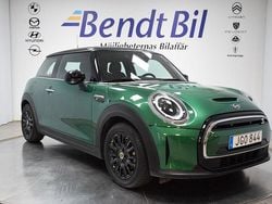 Blå Begagnad 2022 Mini Cooper SE Essential Halvkombi | 209 500 kr (Bra pris)