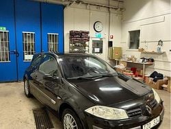 Svart Begagnad 2003 Renault Mégane II Halvkombi | 25 900 kr (Marknadspris)