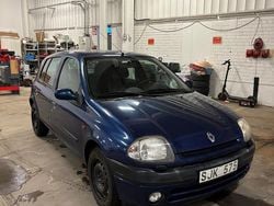 Begagnad 2001 Renault Clio II Halvkombi | 23 000 kr (Marknadspris)