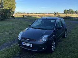 Grå Begagnad 2006 Ford Fiesta Halvkombi | 22 000 kr (Marknadspris)