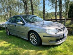 Grå Begagnad 2004 Saab 9-3 Aero Sedan | 23 500 kr (Marknadspris)