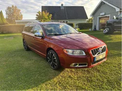 Röd Begagnad 2011 Volvo V70 Summum Kombi | 96 000 kr (Marknadspris)