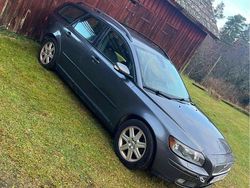 Grå Begagnad 2006 Volvo V50 Kombi | 21 500 kr (Marknadspris)