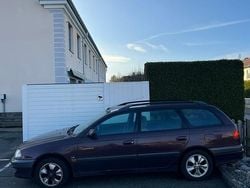 Begagnad 2000 Toyota Avensis Kombi | 15 000 kr (Marknadspris)