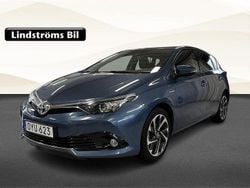Blå Begagnad 2015 Toyota Auris Hybrid Halvkombi | 149 900 kr (Marknadspris)