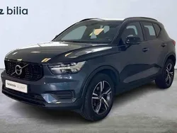Mörkblå Begagnad 2022 Volvo XC40 R-Design SUV | 319 900 kr (Lite dyr)