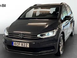 Mörkgrå Begagnad 2024 VW Touran Life Minibuss | 379 900 kr (Marknadspris)