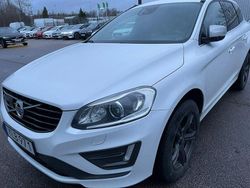 Vit (crystal white metallic) Begagnad 2017 Volvo XC60 R-Design SUV | 199 000 kr (Marknadspris)