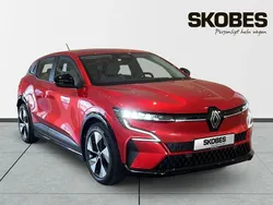 Röd Begagnad 2023 Renault Mégane Equilibre Halvkombi | 274 900 kr (Marknadspris)
