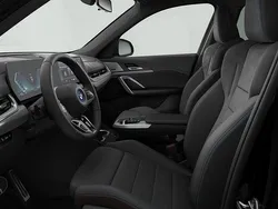 Svart Ny 2025 BMW X1 Comfort Edition SUV | 661 500 kr