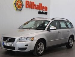 Ljusgrå Begagnad 2010 Volvo V50 Kinetic Kombi | 69 900 kr (Marknadspris)