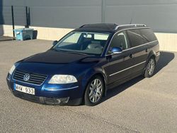 Mörkblå Begagnad 2004 VW Passat Highline Kombi | 29 900 kr