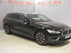 Svart (onyx black) Begagnad 2023 Volvo V60 Core Kombi | 389 900 kr (Bra pris)