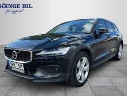 Svart Begagnad 2021 Volvo V60 CC SE Kombi | 339 000 kr (Marknadspris)