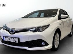 Vit Begagnad 2016 Toyota Auris Hybrid Halvkombi | 169 900 kr (Marknadspris)