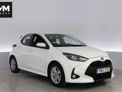 Vit Begagnad 2023 Toyota Yaris Hybrid Active Halvkombi | 228 900 kr (Lite dyr)