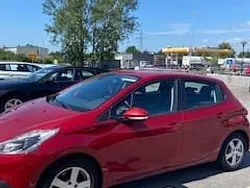 Röd Begagnad 2015 Peugeot 208 Halvkombi | 45 000 kr (Bra pris)