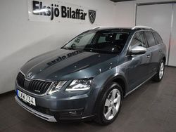 Mörkgrå (grå metallic) Begagnad 2018 Skoda Octavia Scout Kombi | 159 500 kr (Marknadspris)