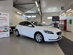Vit Begagnad 2017 Volvo V40 Kinetic Kombi | 114 900 kr (Marknadspris)