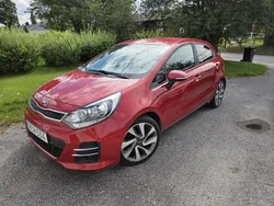 Röd Begagnad 2016 Kia Rio Halvkombi | 99 000 kr (Marknadspris)