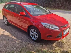 Röd Begagnad 2013 Ford Focus Trend Kombi | 45 000 kr (Marknadspris)