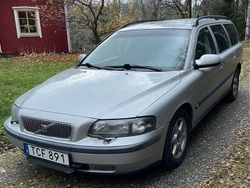 Grå Begagnad 2002 Volvo V70 Business Edition Kombi | 10 000 kr (Bra pris)
