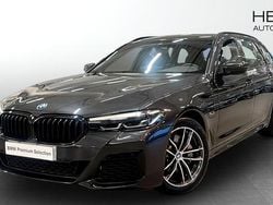 Grå (grey) Begagnad 2023 BMW 530e M Sport Kombi | 438 700 kr (Marknadspris)