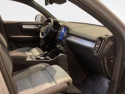 Grå Begagnad 2024 Volvo XC40 Core SUV | 339 000 kr (Marknadspris)