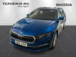 Blå (race blue metallic) Ny 2025 Skoda Octavia Kombi | 329 900 kr (Marknadspris)
