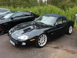 Svart Begagnad 2003 Jaguar XK Cab | 212 000 kr