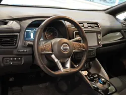 Svart Begagnad 2023 Nissan Leaf Acenta Halvkombi | 198 800 kr (Marknadspris)