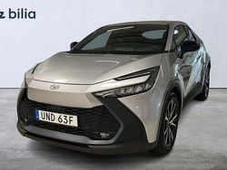 Silver Begagnad 2025 Toyota C-HR Style SUV | 364 900 kr (Marknadspris)