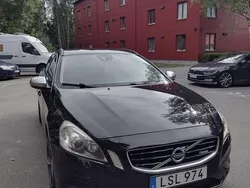 Svart Begagnad 2012 Volvo V60 R-Design Kombi | 99 500 kr (Marknadspris)