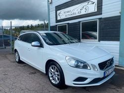 Vit Begagnad 2013 Volvo V60 R-Design Momentum Kombi | 114 900 kr (Marknadspris)