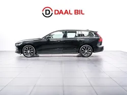 Svart Begagnad 2021 Volvo V60 Momentum Kombi | 299 700 kr (Bra pris)