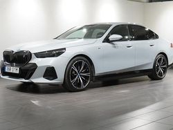 Grå Begagnad 2023 BMW i5 M Sport Sedan | 699 800 kr (Superpris)