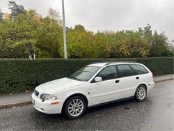 Vit Begagnad 2004 Volvo V40 Kombi | 15 000 kr (Dyr)
