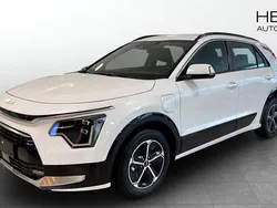 Vit (white) Ny 2025 Kia Niro 3 SUV | 420 768 kr (Marknadspris)