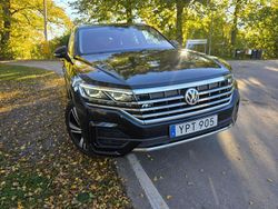 Svart Begagnad 2018 VW Touareg SUV | 348 000 kr (Dyr)