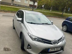 Silver Begagnad 2015 Toyota Auris Hybrid Edition Halvkombi | 135 000 kr (Bra pris)
