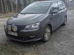 Grå Begagnad 2013 VW Sharan Minibuss | 100 000 kr (Bra pris)